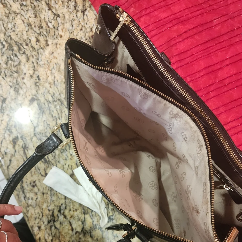 Large black Tory Burch purse - Picture 8 of 14